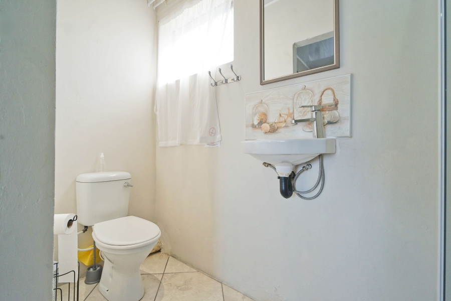5 Bedroom Property for Sale in Winterstrand Eastern Cape